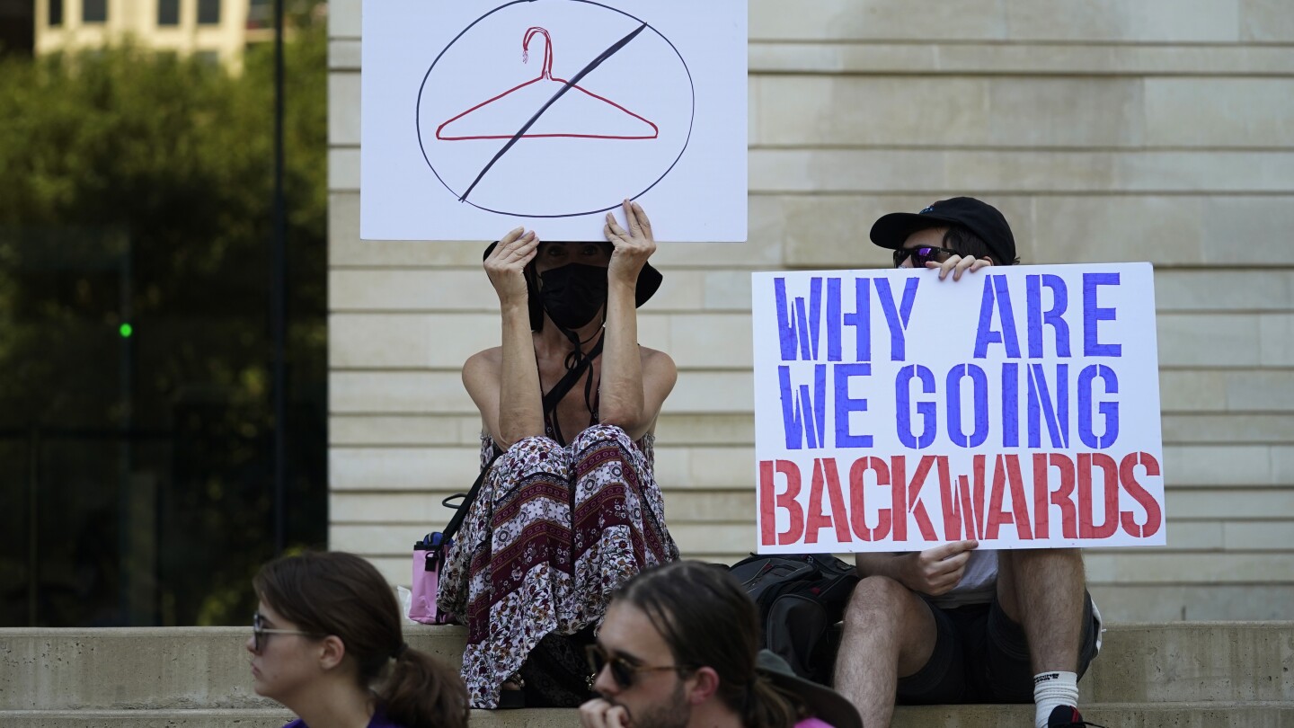 Texas woman who challenged abortion ban leaves state for the procedure | AP News