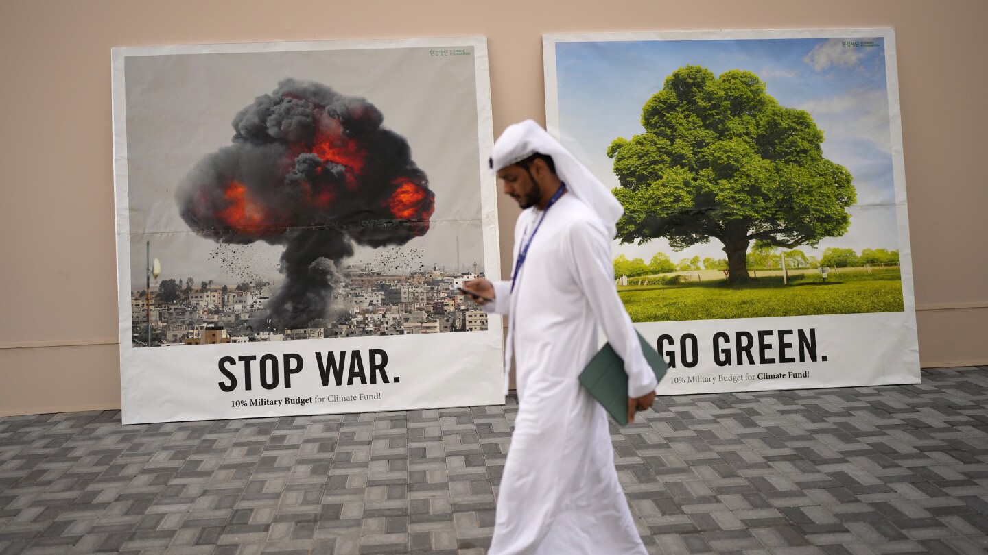 At UN climate talks in Dubai, moments between the meetings | AP News