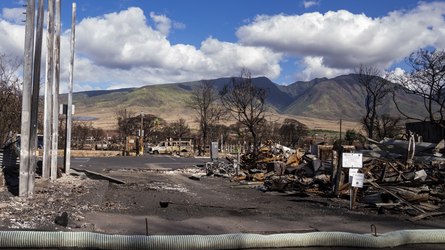 Heart of Hawaii’s historic Lahaina, burned in wildfire, reopens to residents and business owners | AP News