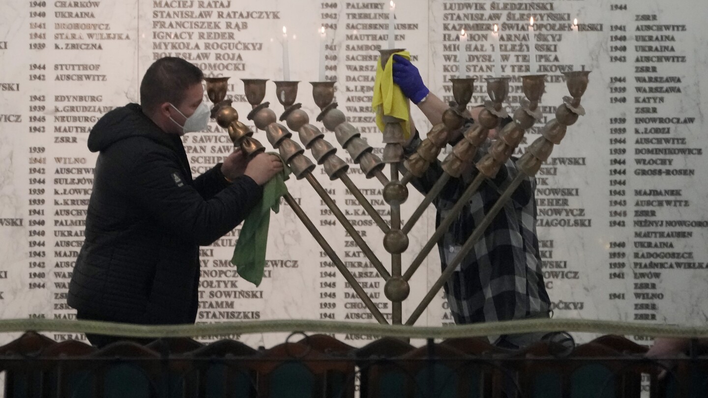 Far-right lawmaker extinguishes Hanukkah candles in Polish parliament | AP News