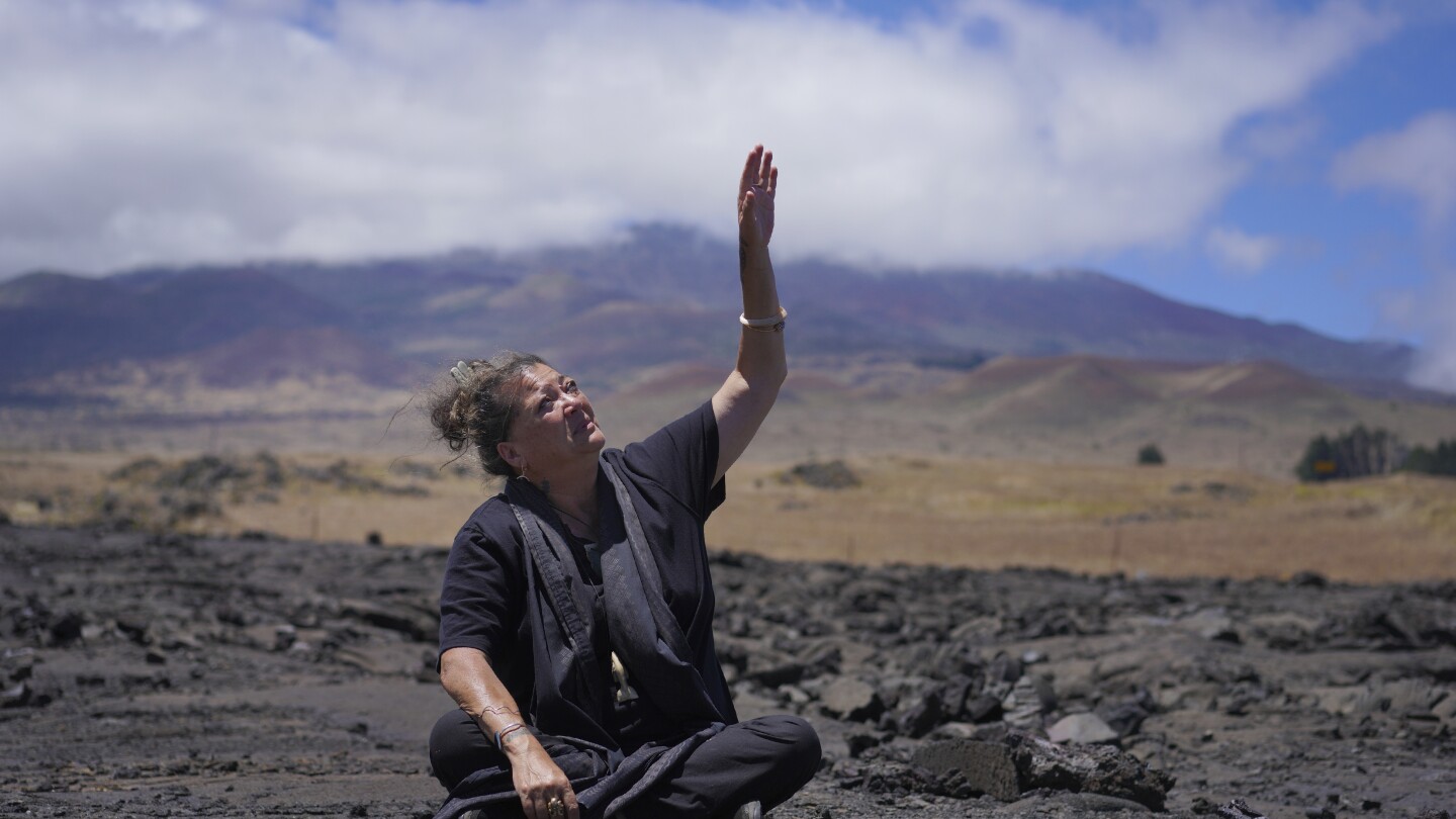 Mauna Kea’s sacred volcano unites spiritual heritage and cosmic exploration | AP News