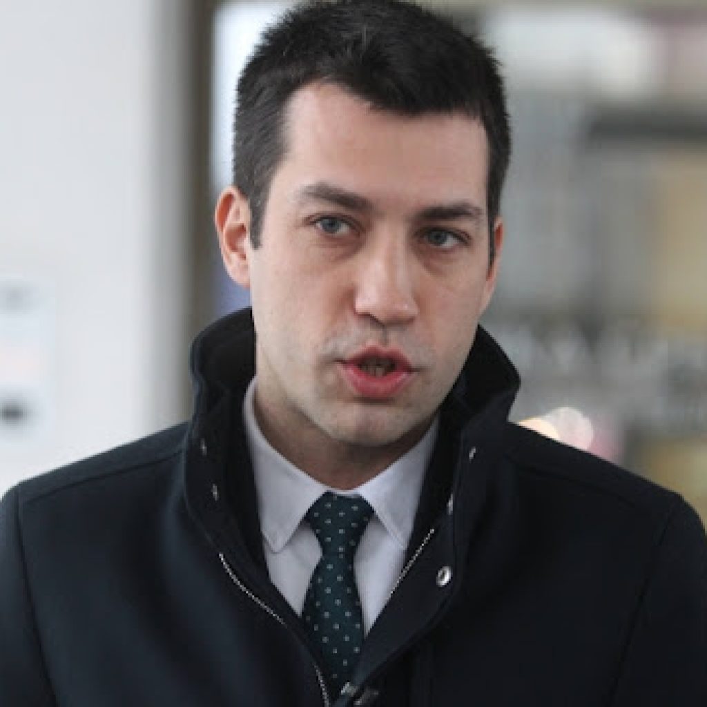 Veselinović: Vesić se sedmi put nije pojavio u sudu, tužili smo ga za povredu ugleda i časti