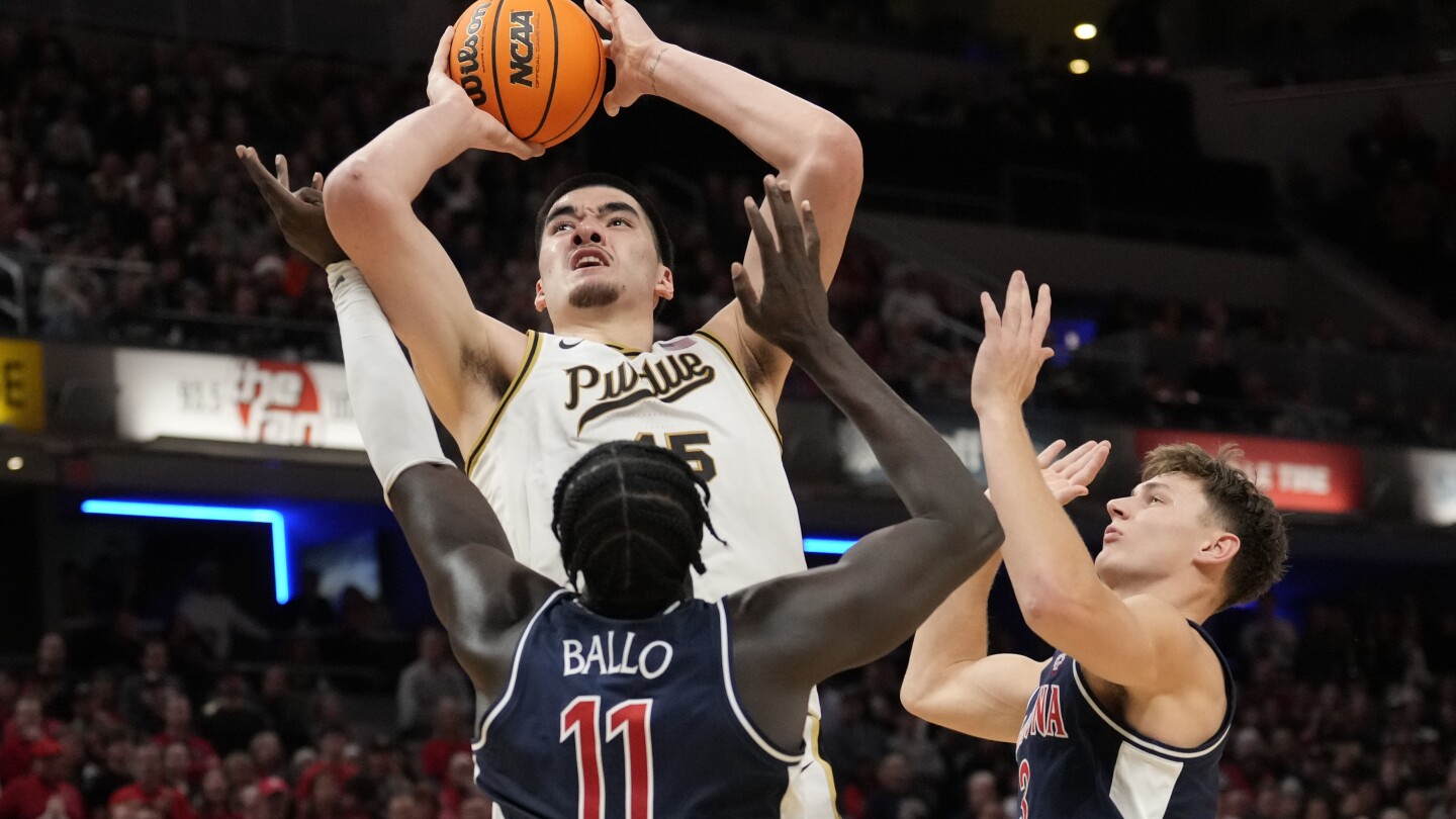 Loyer, Smith lead No. 3 Purdue past No. 1 Arizona 92-84 in NCAA showdown | AP News