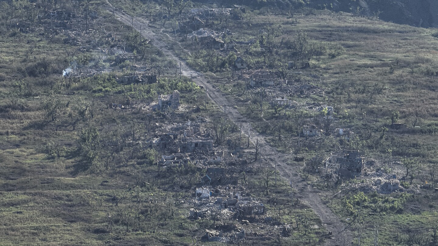 Ukrainian drone video provides a grim look at Russian casualties | AP News