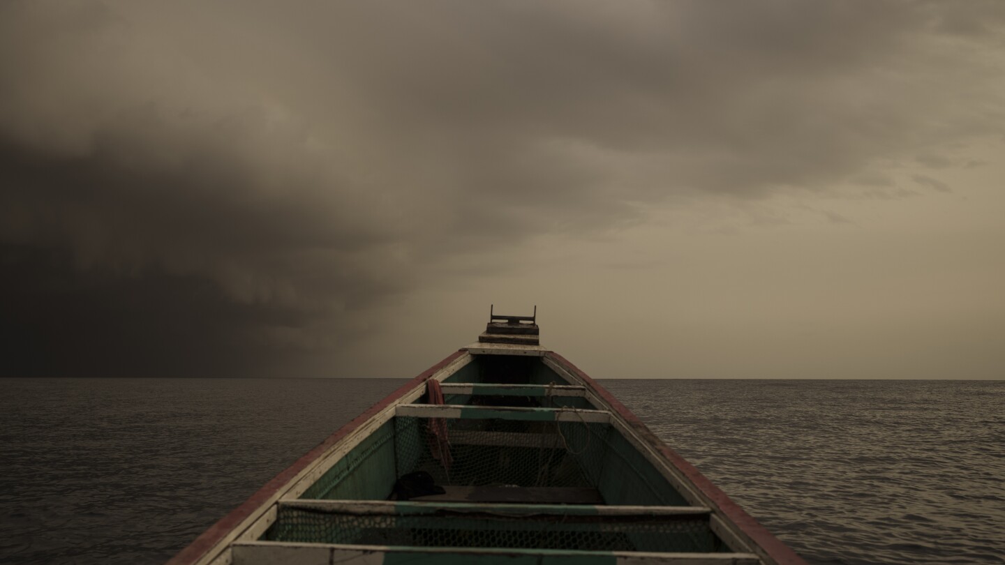 36 jours en mer : récit des naufragés qui ont survécu aux hallucinations, à la soif et au désespoir | AP News