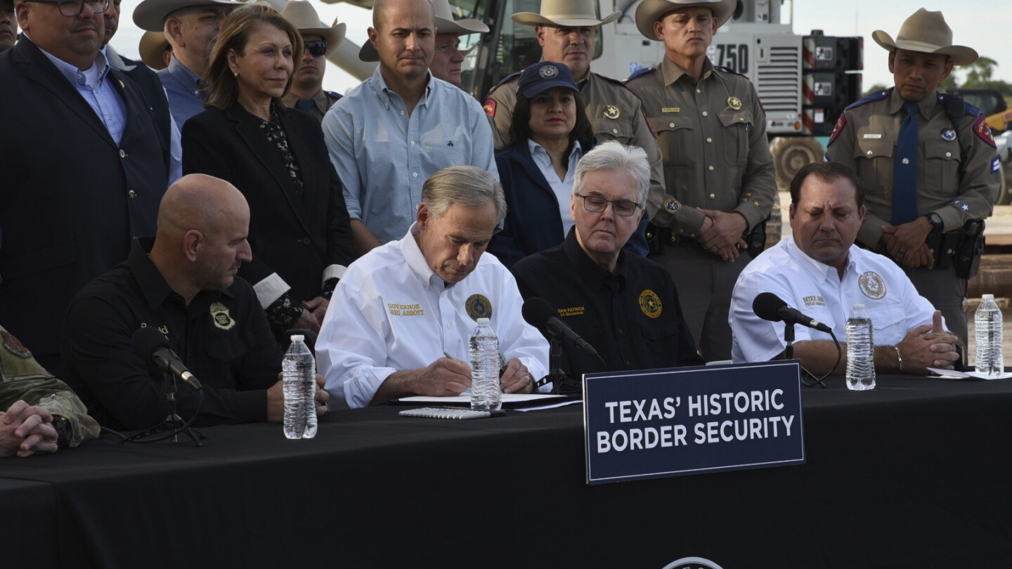 Texas law lets police arrest migrants who enter the US illegally | AP News