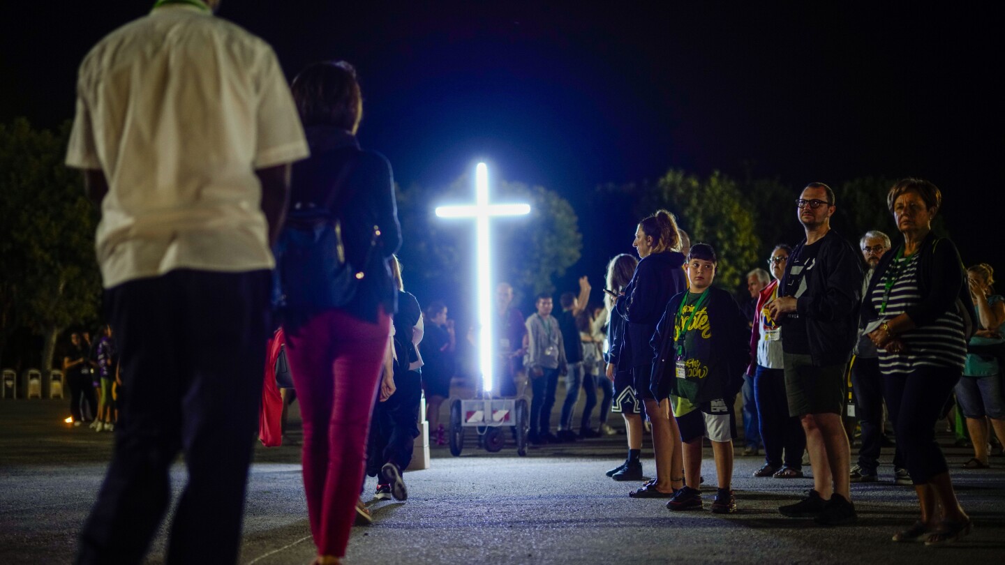 Somber, joyful, magical: Some of the most compelling AP religion photos of 2023 | AP News