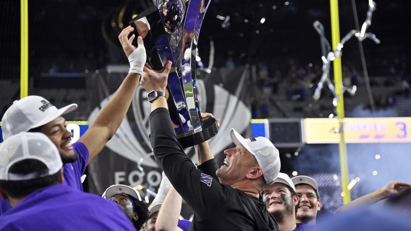 Washington Huskies’ Kalen DeBoer is AP coach of the year  | AP News