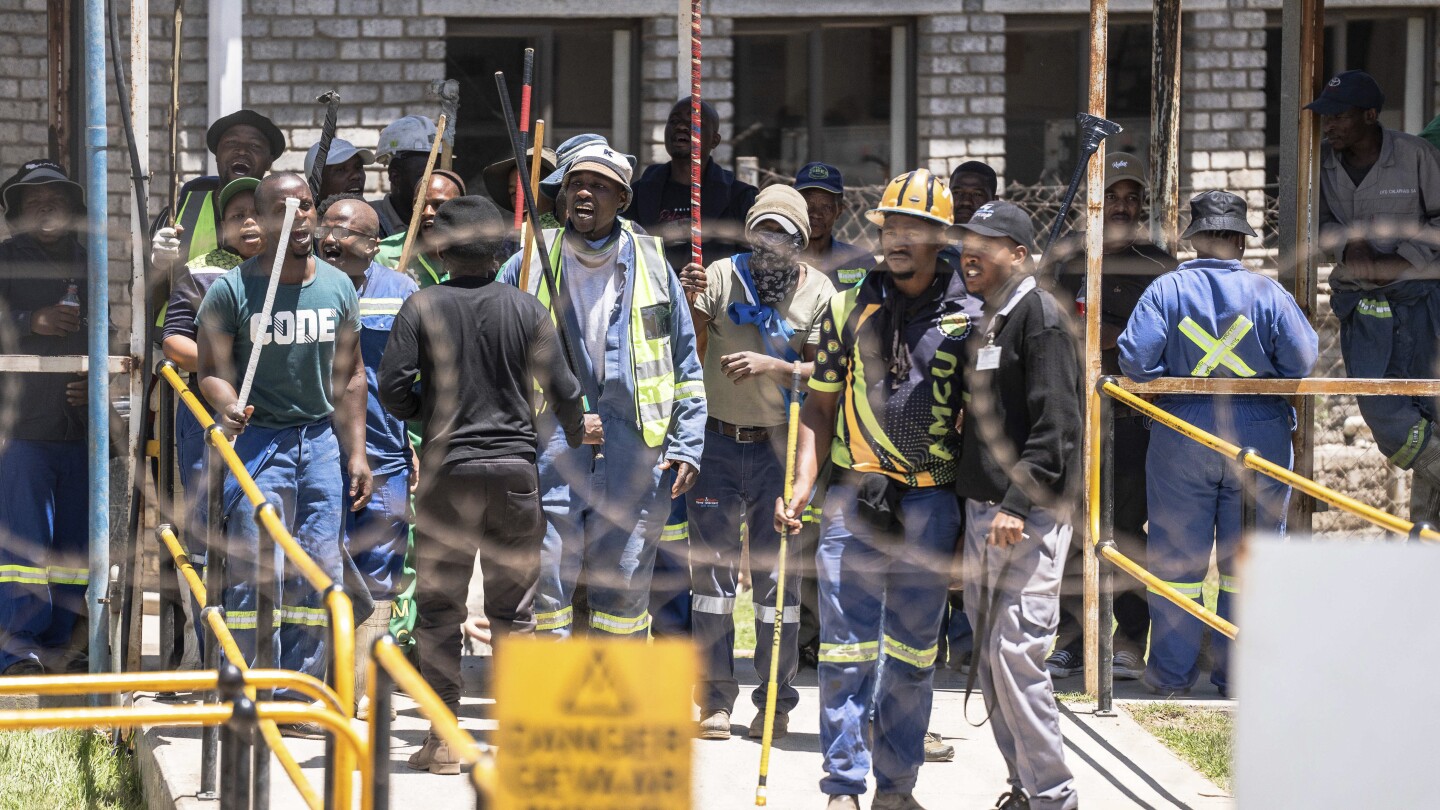 More than 2,000 mine workers extend underground protest into second day in South Africa | AP News