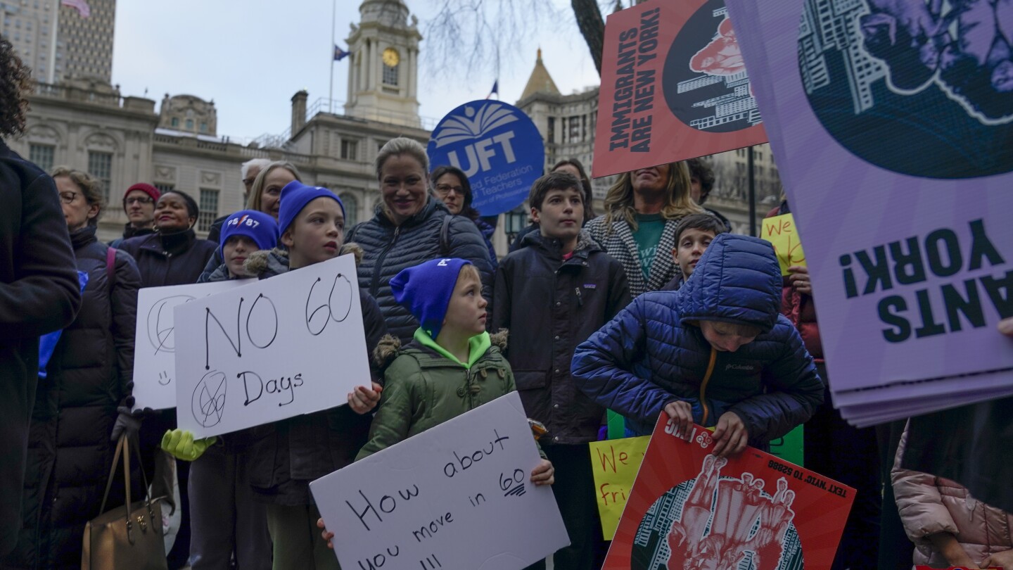 Migrant families rally for end to New York’s new 60-day limits on shelter stays | AP News