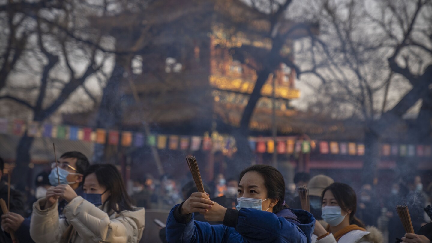 China emerged from ‘zero-COVID’ in 2023 to confront new challenges in a changed world | AP News