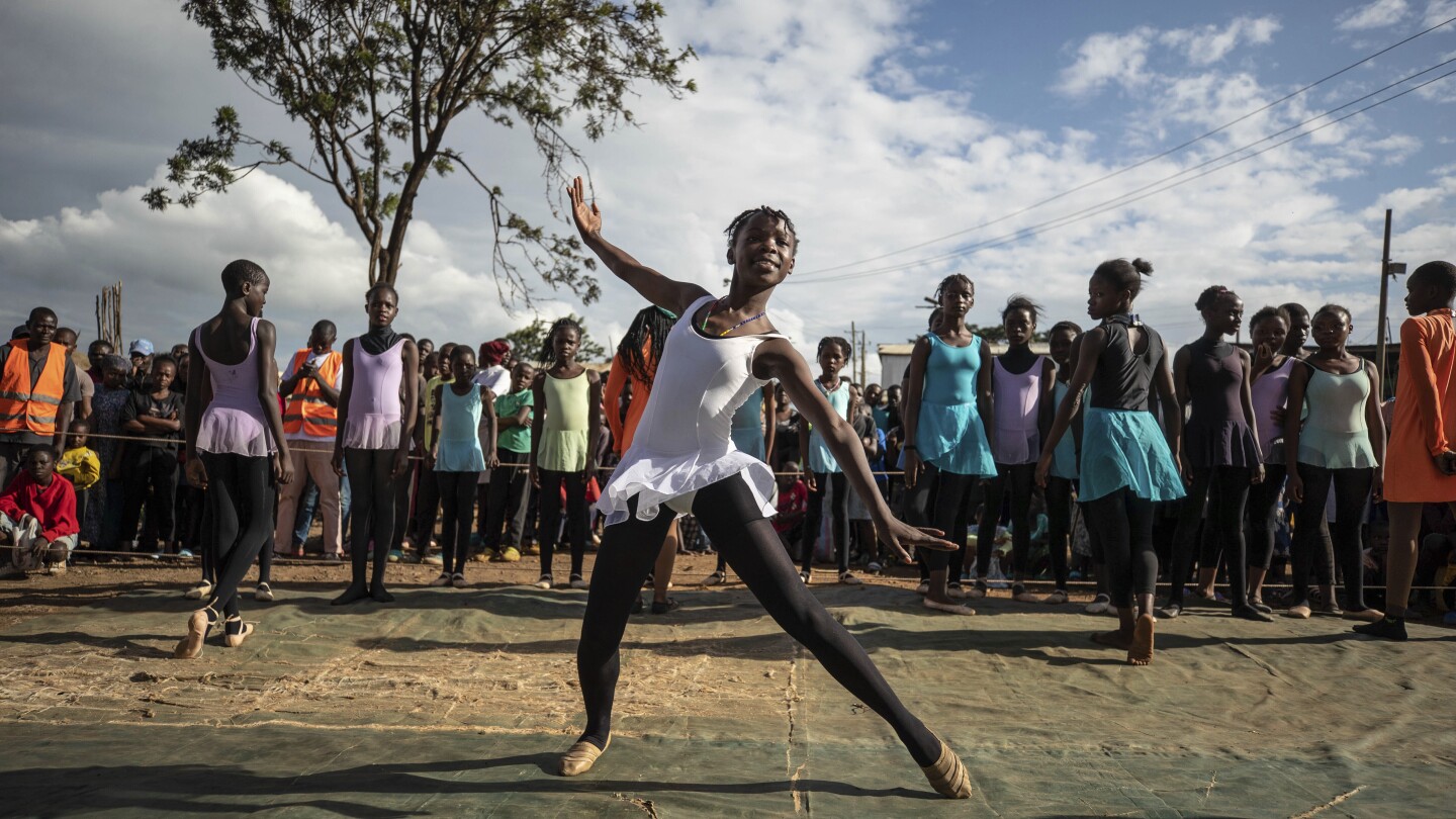 AP PHOTOS: Young Kenyan ballet dancers stage early Christmas performance for their community | AP News