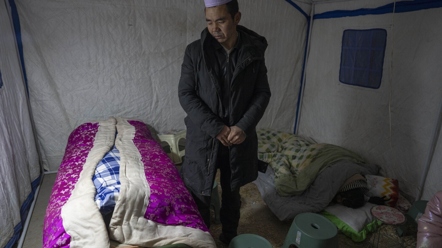 China earthquake: A Muslim community buries its dead after an earthquake in China | AP News