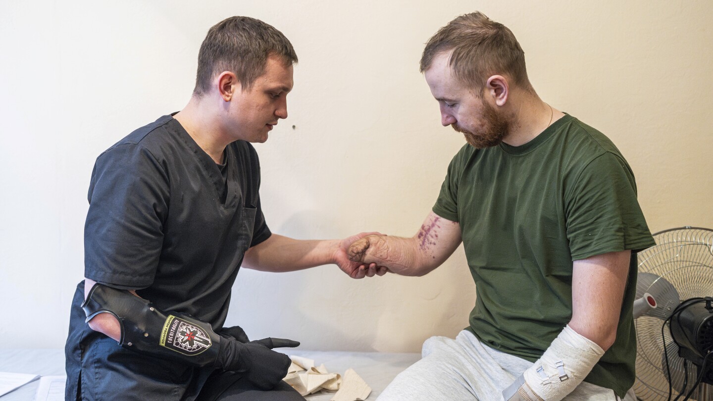 Russia-Ukraine war: Bionic prostheses empower wounded Ukrainian soldiers | AP News