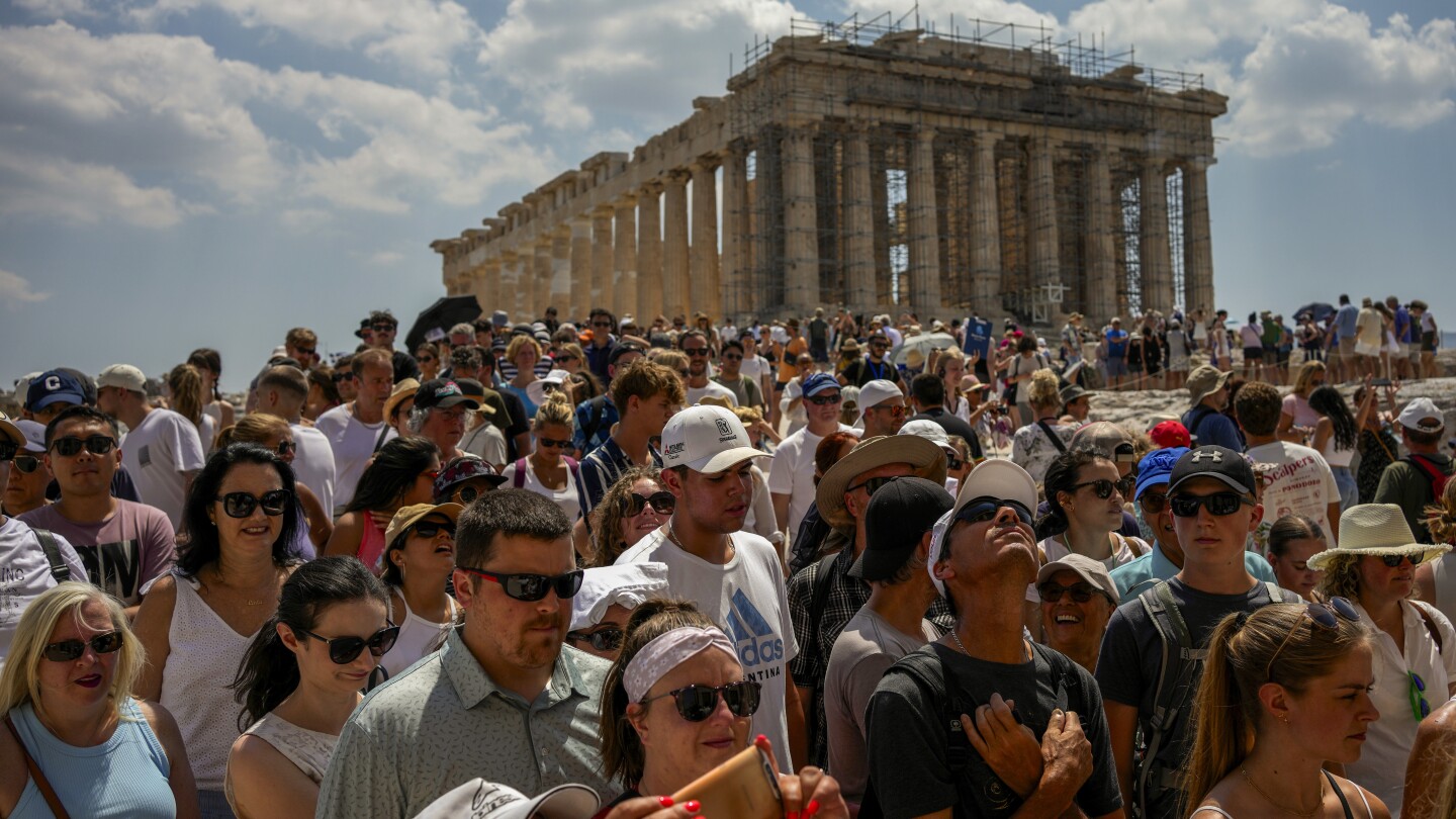 Greece to offer exclusive Acropolis visits outside of regular hours — for a steep price | AP News