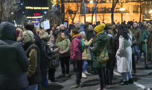 Veselinović na protestu ispred RIK: Vlast razbojništvom otimala glasove