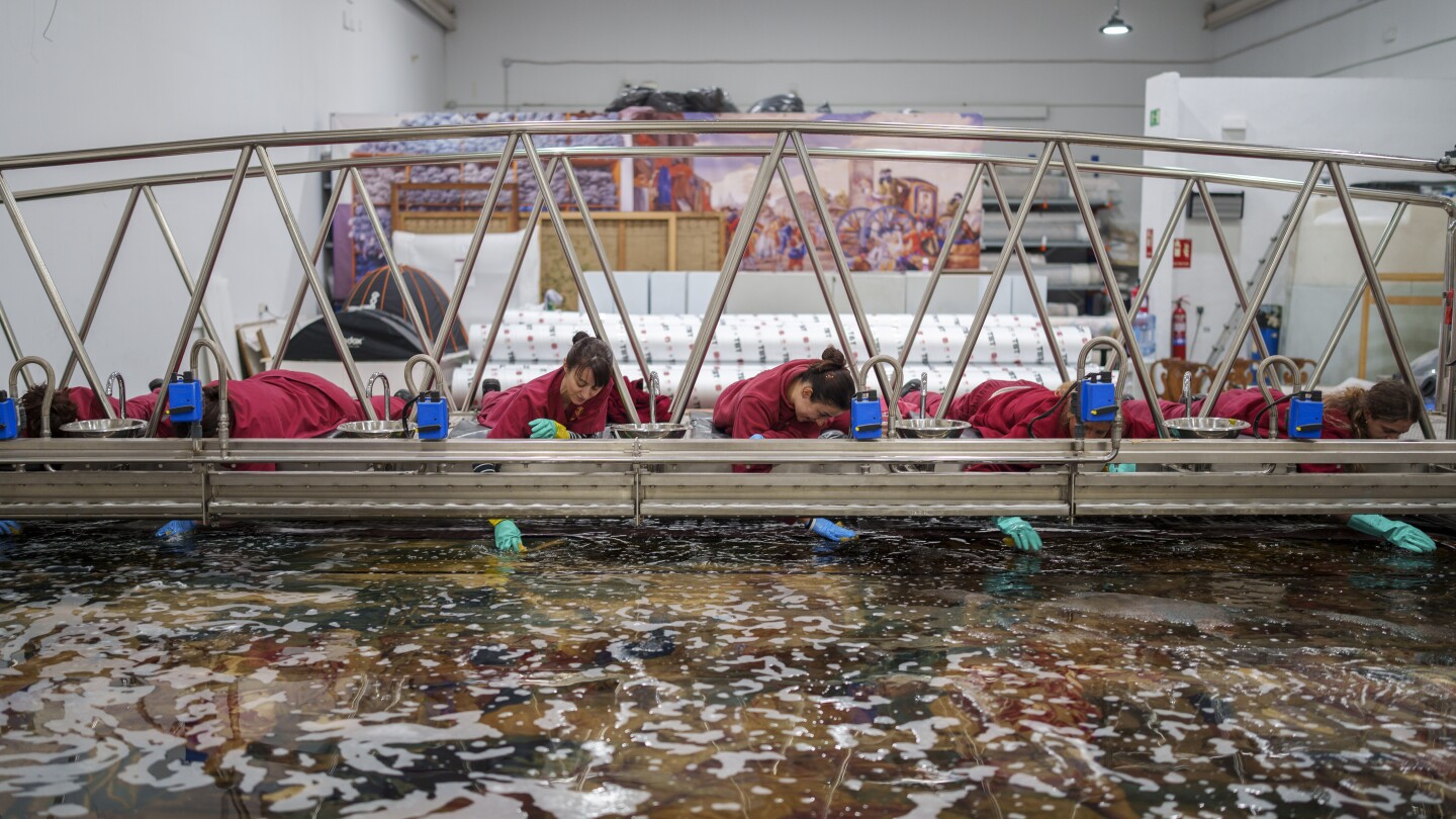 AP PHOTOS: Spanish tapestry factory, once home to Goya, is still weaving 300 years after it opened | AP News