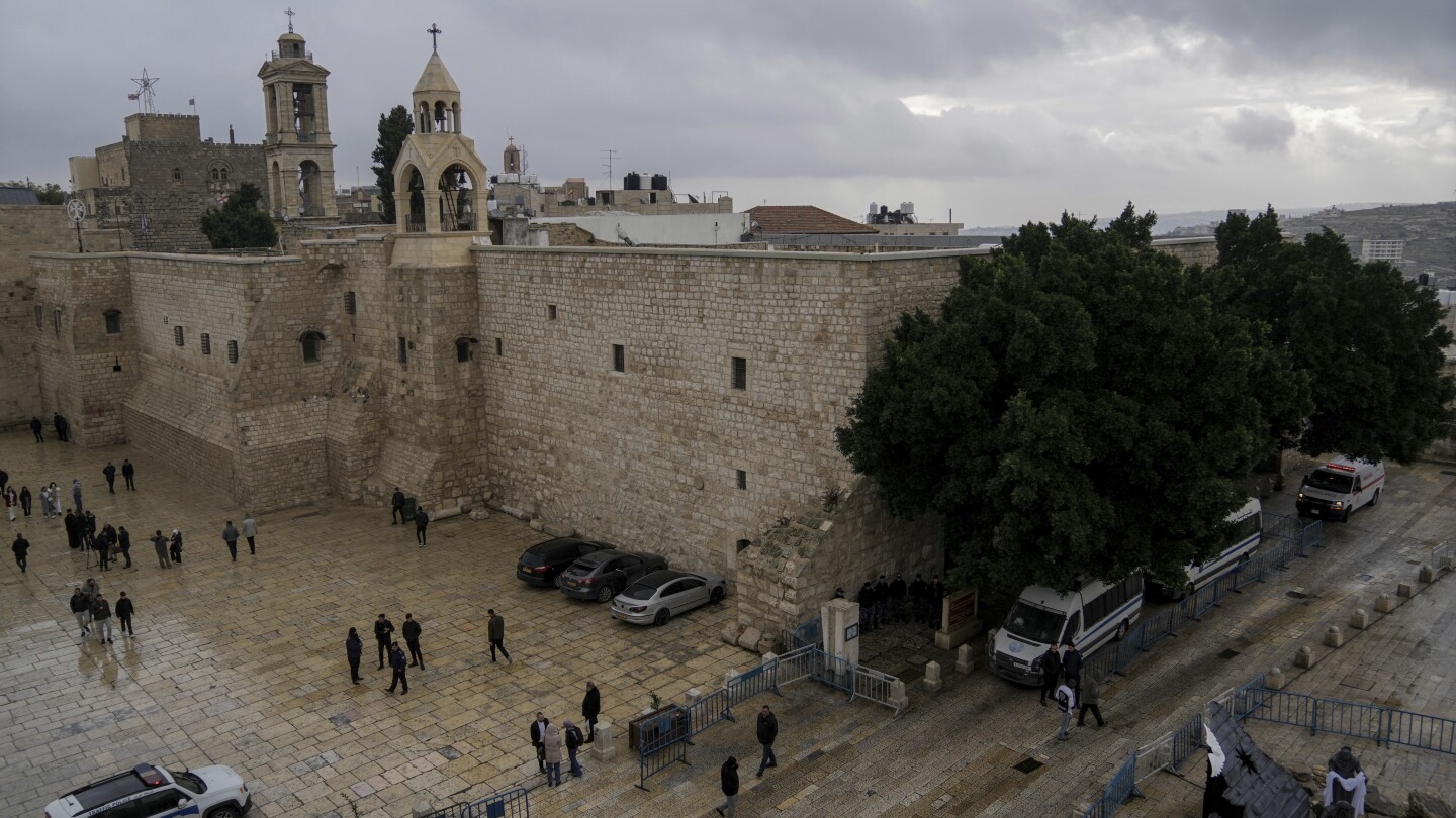 On Christmas Eve, Bethlehem looks like a ghost town. The Israel-Hamas war halted celebrations | AP News