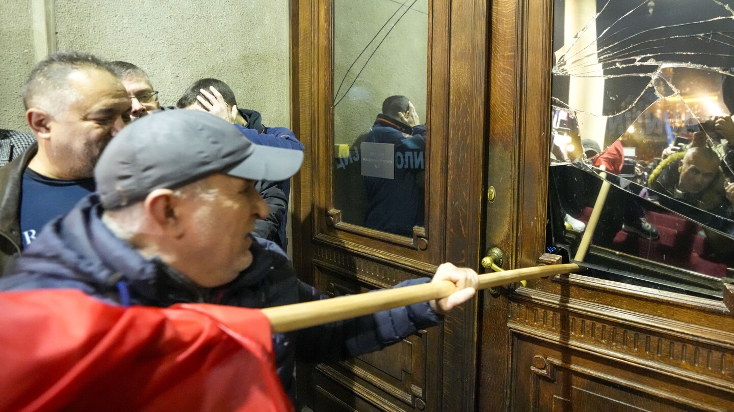 Police in Serbia fire tear gas at election protesters threatening to storm capital’s city hall | AP News