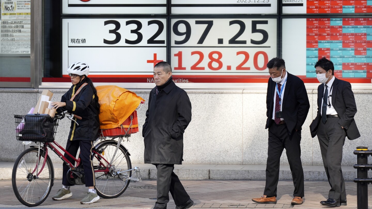 Stock market today: Asian shares gain in quiet holiday trading after Wall St’s 8th winning week | AP News