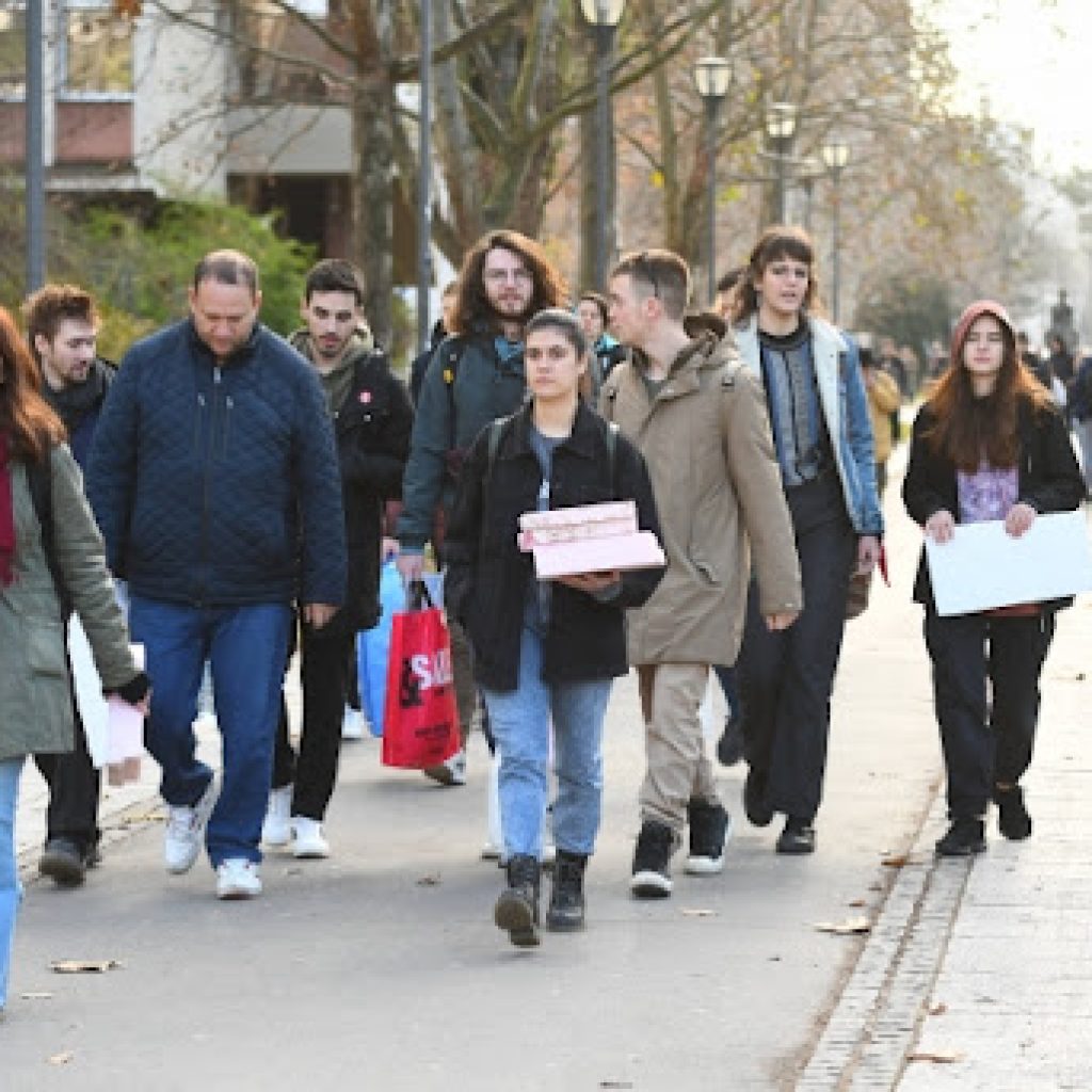 Studenti protestuju ispred Ministarstva državne uprave