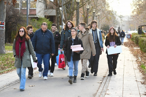 Studenti protestuju ispred Ministarstva državne uprave