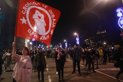 Protest ispred sedišta beogradske policije, traži se puštanje uhapšenih