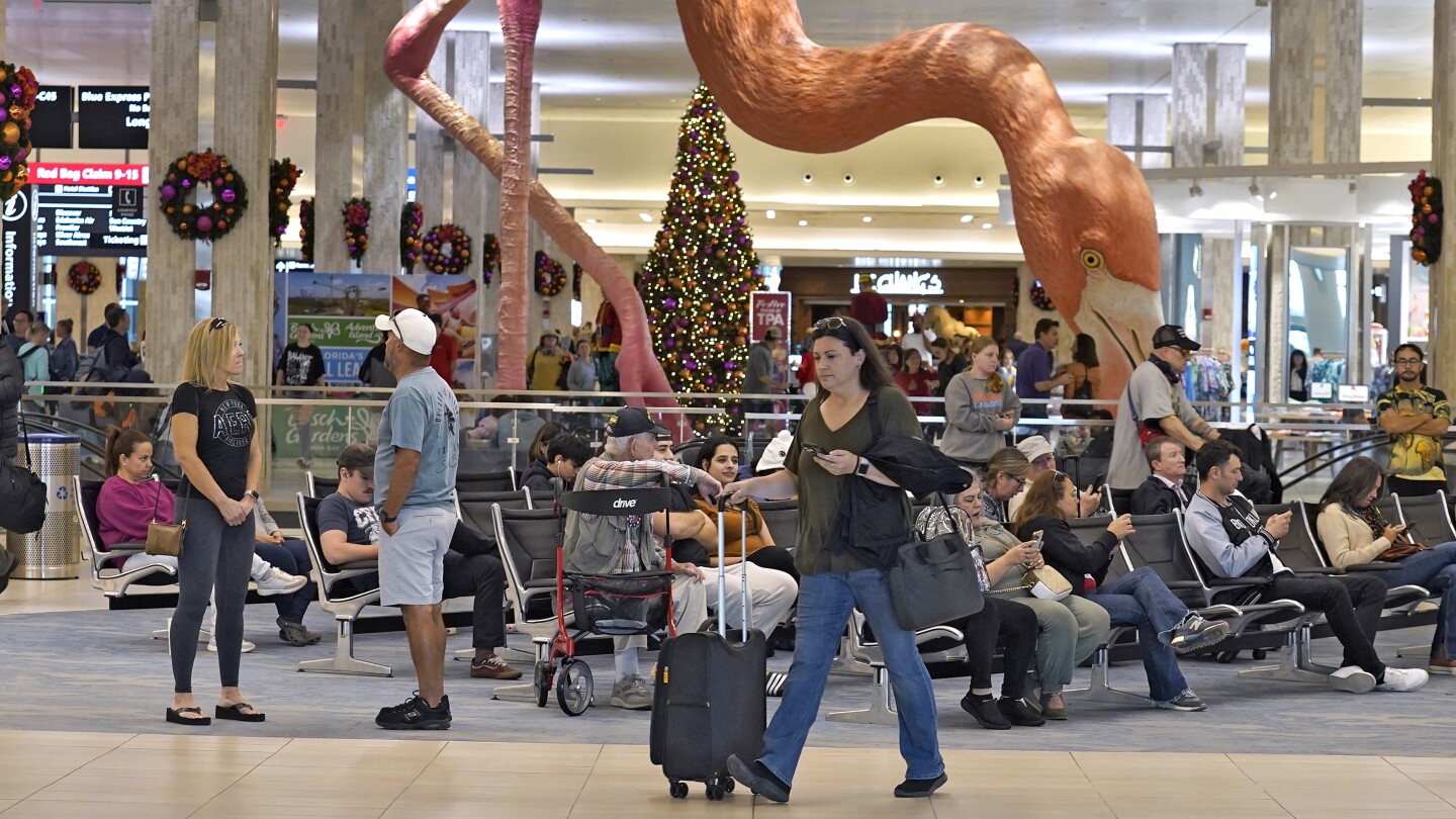 Holiday travel is mostly nice, but with some naughty disruptions again on Southwest Airlines | AP News