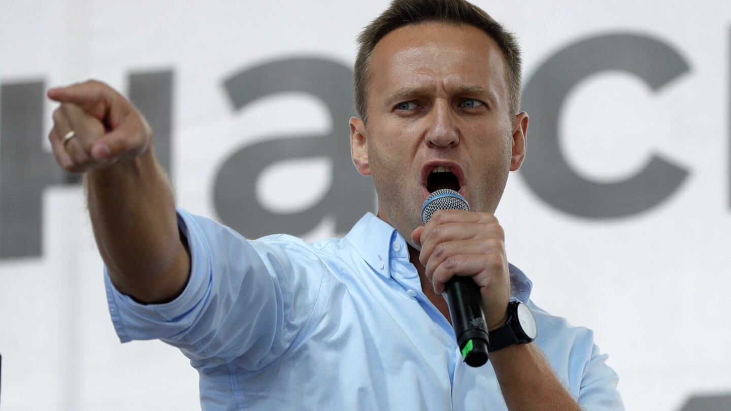 Navalny resurfaces with darkly humorous comments | AP News