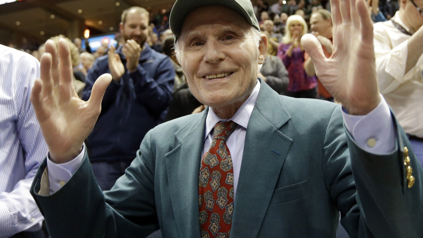 Herb Kohl, former US senator and owner of Milwaukee Bucks, dies at 88 | AP News