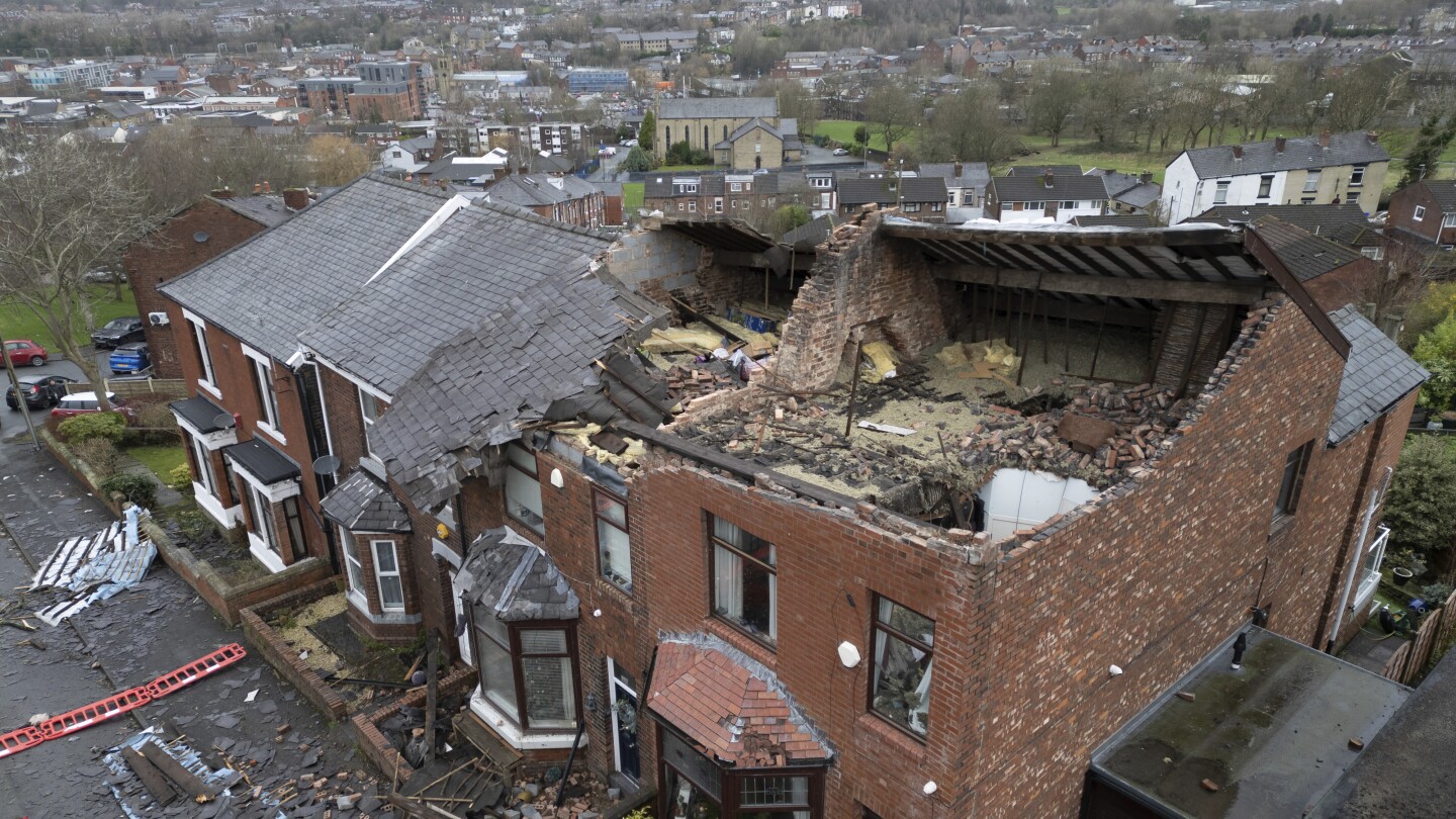 Storm Gerrit disrupts trains and leaves thousands without power as it batters northern UK | AP News