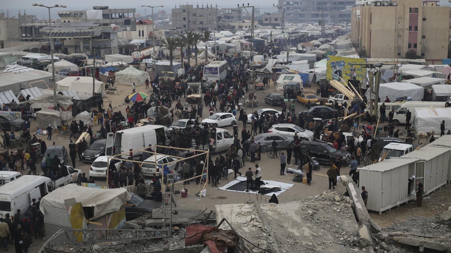 Live updates | Tens of thousands of Palestinians stream into Rafah as Israel expands its offensive | AP News