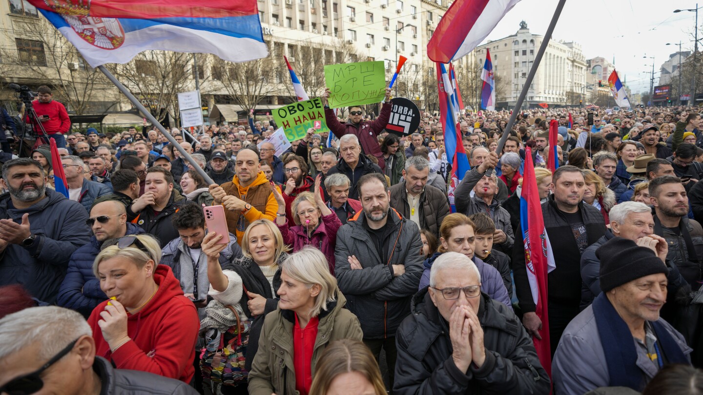 Thousands accuse Serbia’s ruling populists of election fraud at a Belgrade rally | AP News