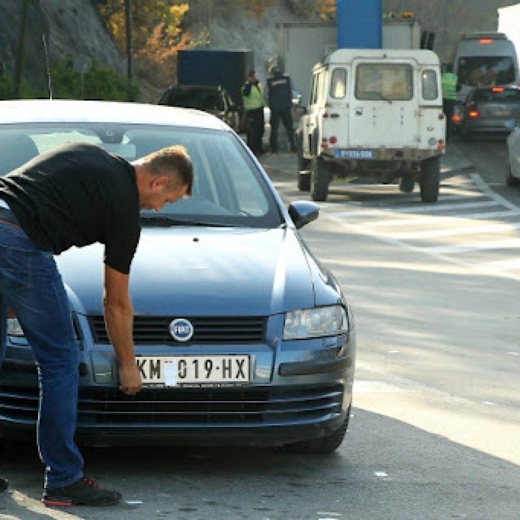 Vučić o odluci o RKS tablicama: Time i još nekim stvarima izbegli smo velike zamke i opasnosti