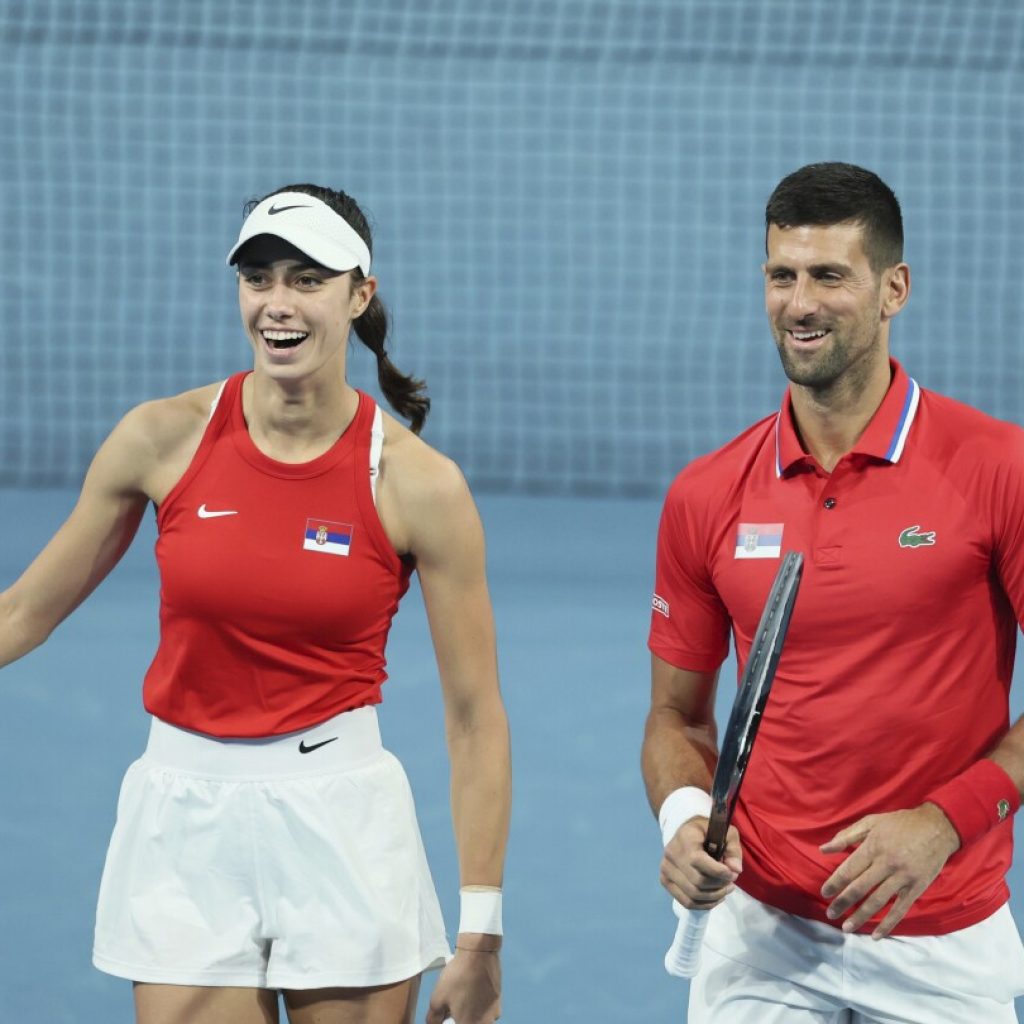 Djokovic leads Serbia to a 2-1 victory over China on his return to Perth. US also wins in United Cup | AP News