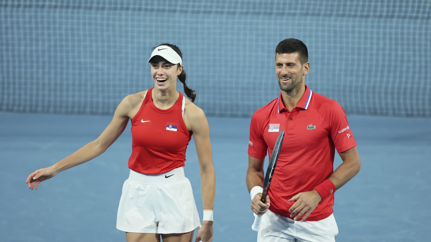 Djokovic leads Serbia to a 2-1 victory over China on his return to Perth. US also wins in United Cup | AP News