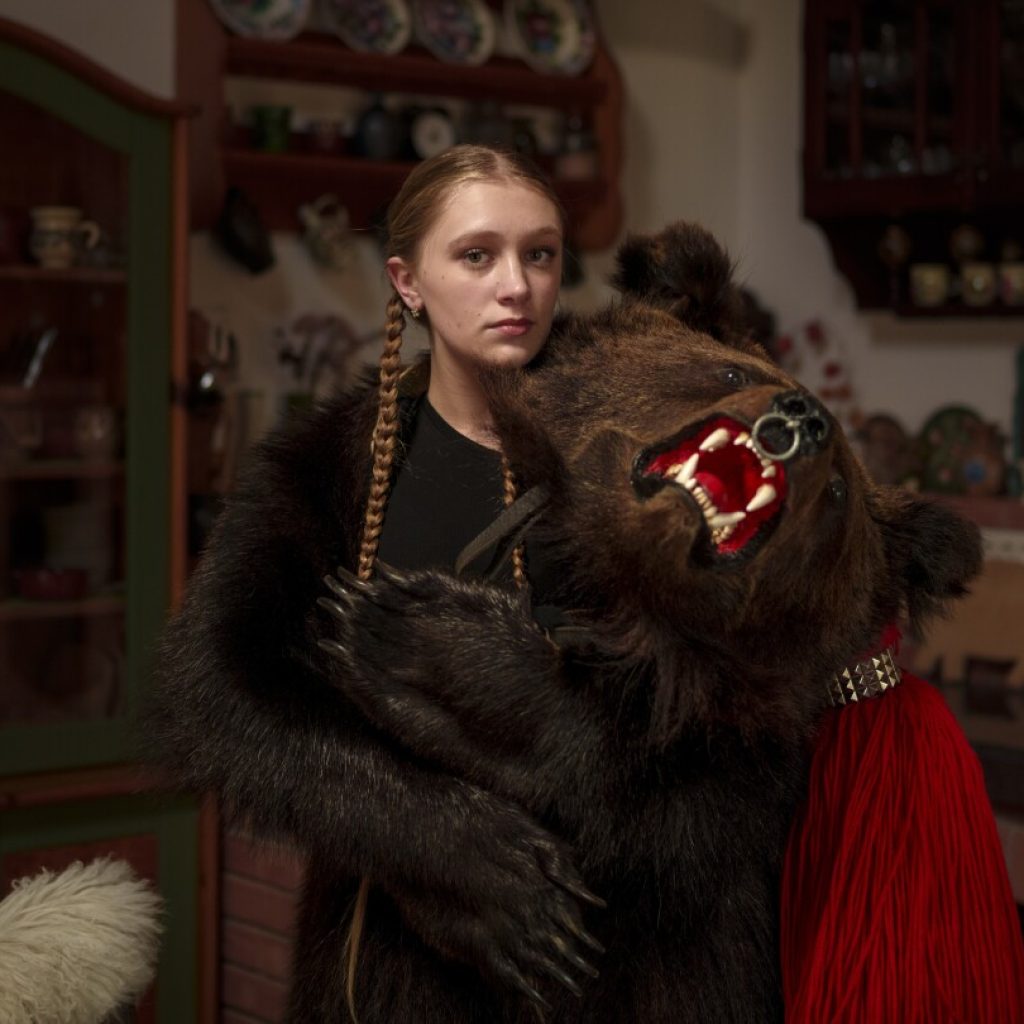 AP PHOTOS: Dancing with the bears lives on as a unique custom in Romania | AP News