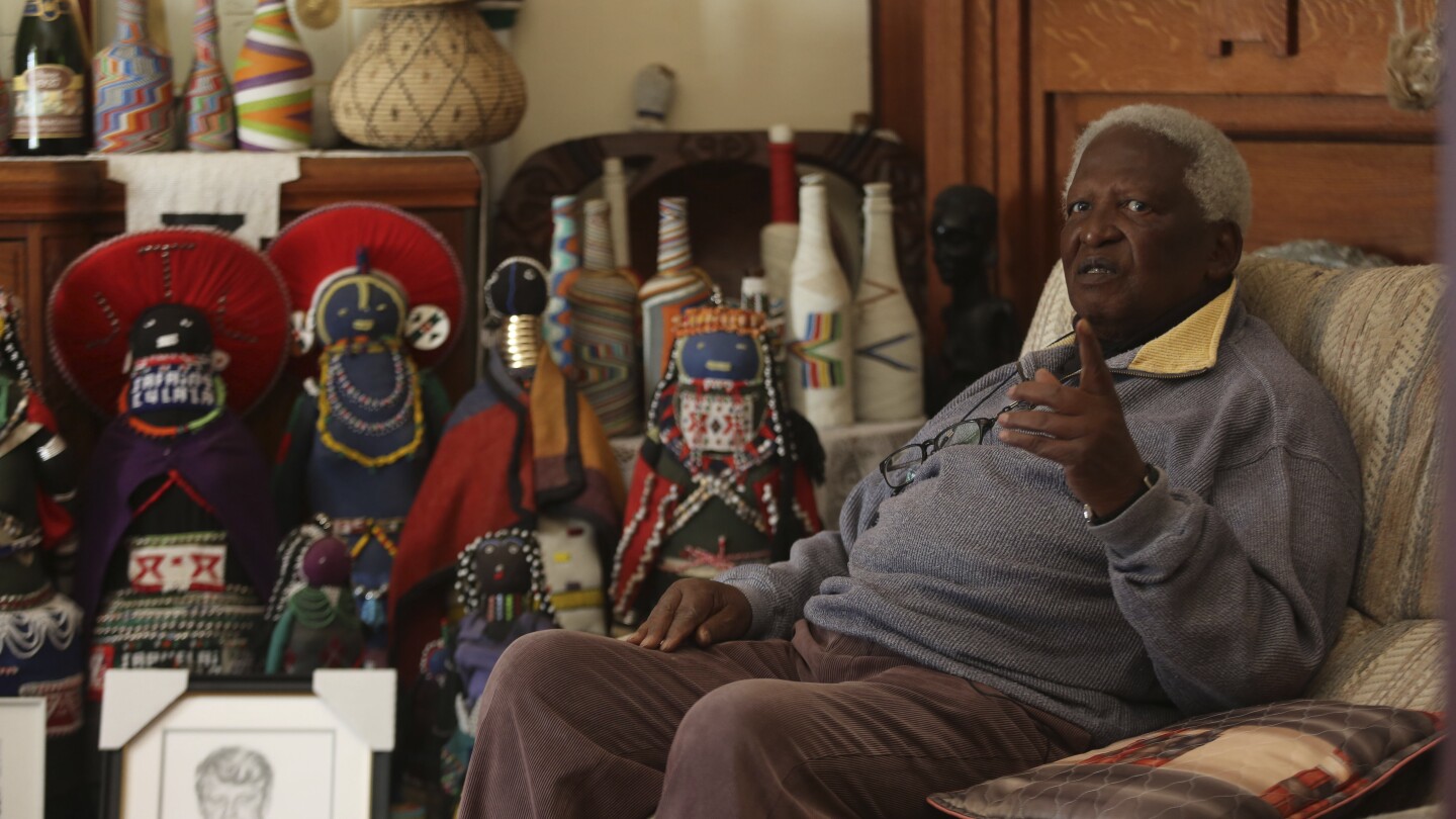 Peter Magubane, a South African photographer who captured 40 years of apartheid, dies at age 91 | AP News