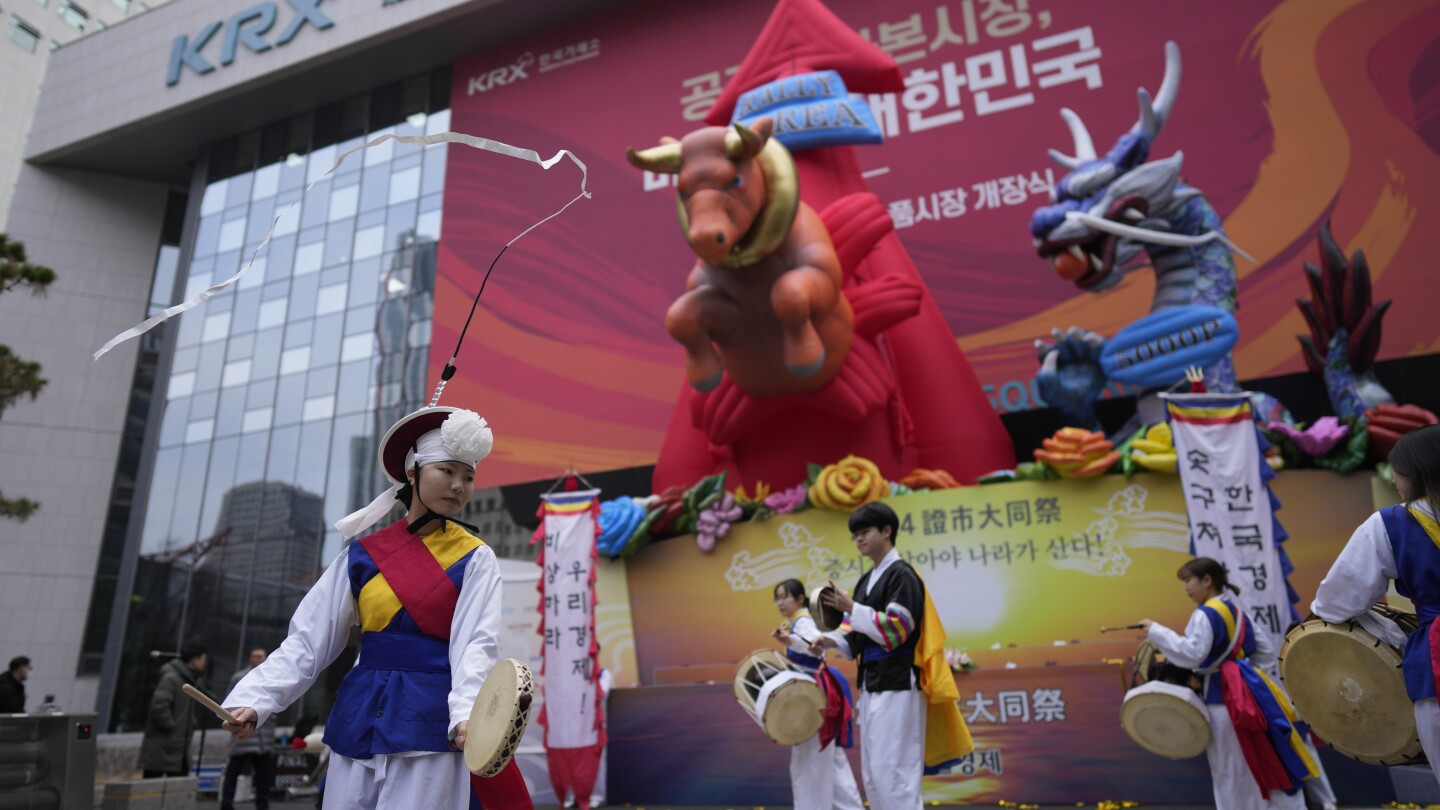 Stock market today: World markets are mixed on the first trading day of 2024 | AP News