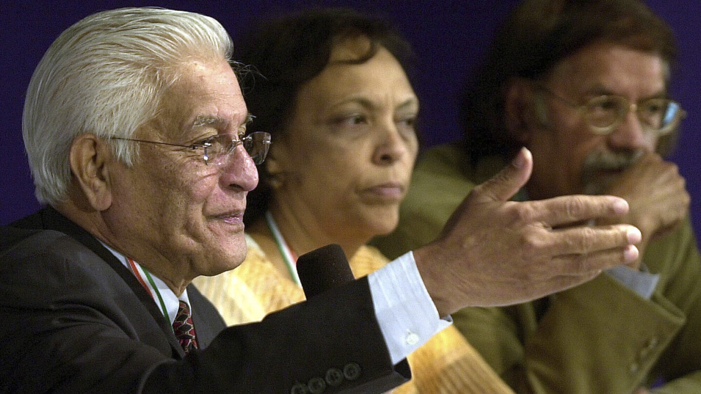 Basdeo Panday, Trinidad and Tobago’s first prime minister of Indian descent, dies | AP News