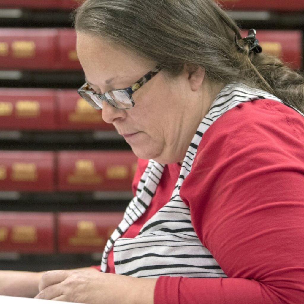 Judge: Kim Davis, ex-clerk who refused to issue marriage licenses, must pay $260,000 | AP News