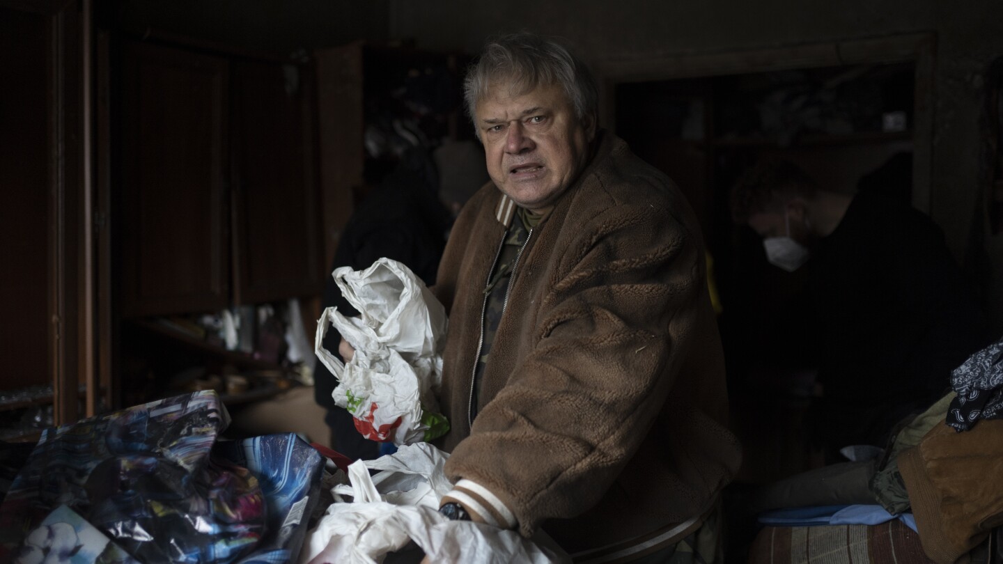 As a missile hits a Kyiv apartment building, survivors lose a lifetime’s possessions in seconds | AP News