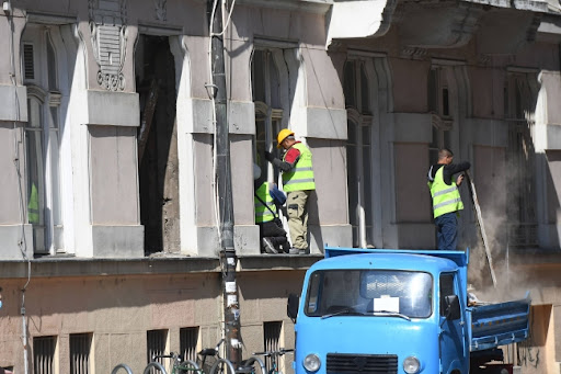 Forbs: Srbiji nedostaju niskokvalifikovani i visokokvalifikovani radnici