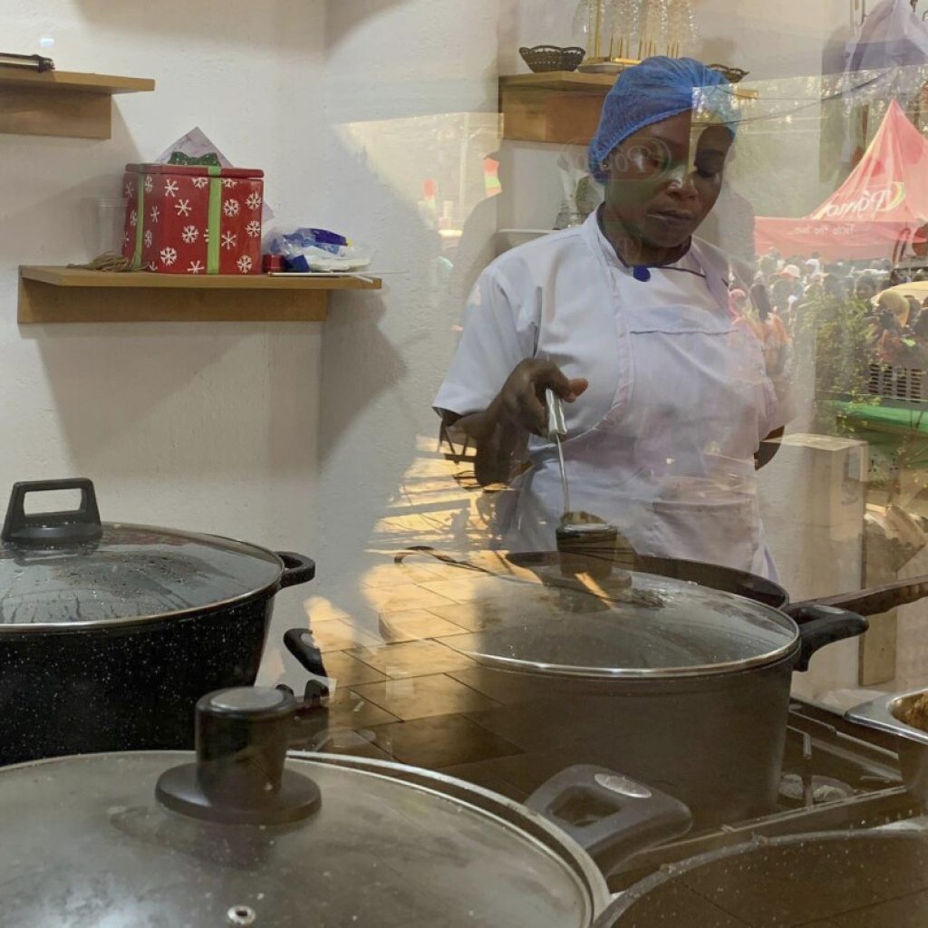 With banku and jollof rice, Ghanian chef tries to break world cook-a-thon record | AP News