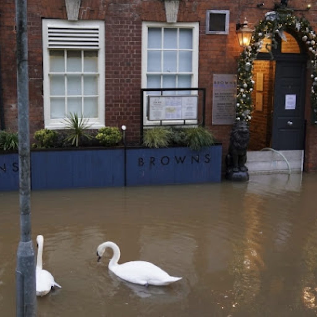 Velike kiše ostavile Evropu poplavljenu, situacija u Engleskoj se popravlja