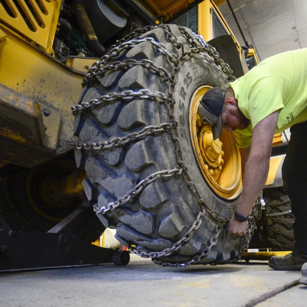 The US northeast is preparing for a weekend storm that threatens to dump snow, rain, and ice | AP News