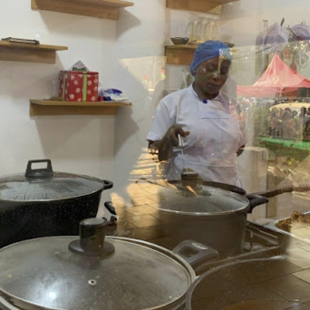 Kuvarica u Gani pokušava da obori svetski rekord u kuvanju
