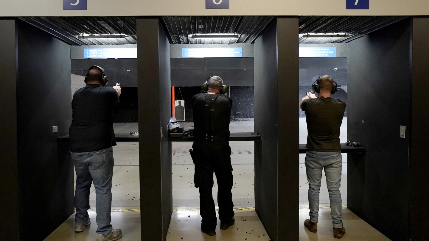 A California law banning the carrying of firearms in most public places is blocked again | AP News