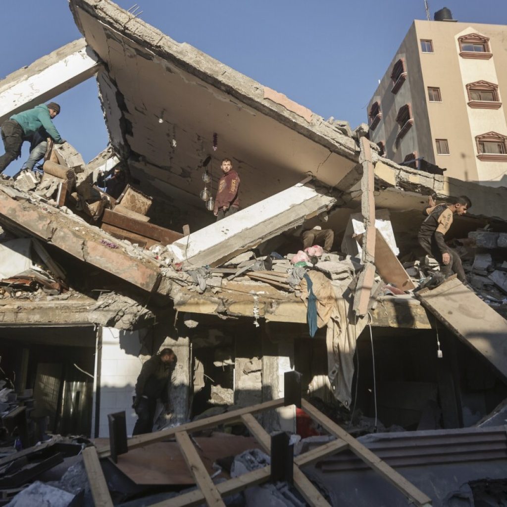 Live updates | Fighting rages near central Gaza hospital and Hezbollah commander is killed in strike | AP News