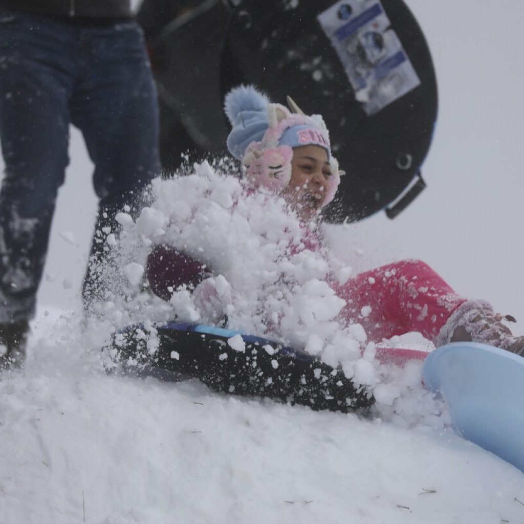 A strong winter storm bears down on a large swath of the US midsection | AP News